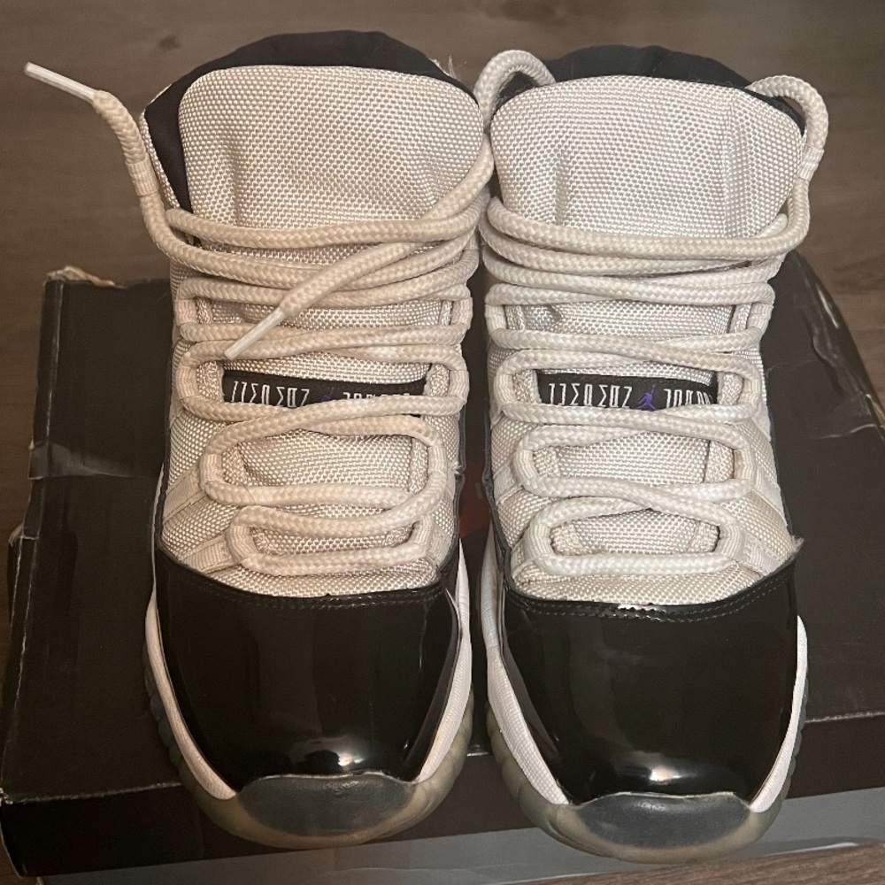 Air Jordan 11 (GS) size 6.5 Y
